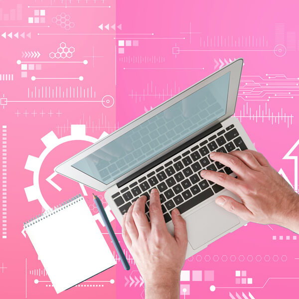 web master di mediaware - web agency a savona - mentre progetta un sito internet