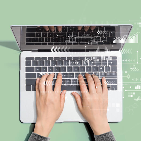 web master di mediaware - web agency a savona - mentre realizza un sito internet