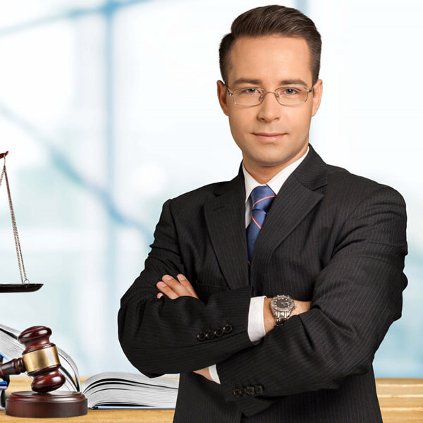 professionista soddisfatto del suo sito internet per studi legali